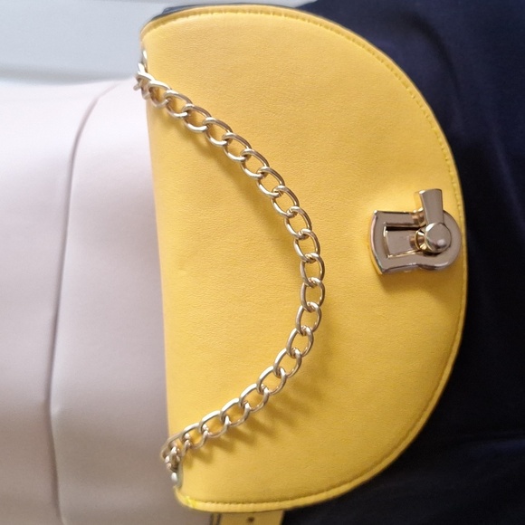 Mini Belt Bag – 2-in-1 Convertible Purse & Waist Belt - Picture 2 of 10